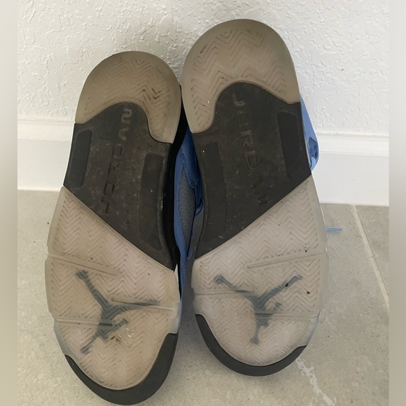 UNC Jordan 5’s Size 9 - Picture 4 of 7